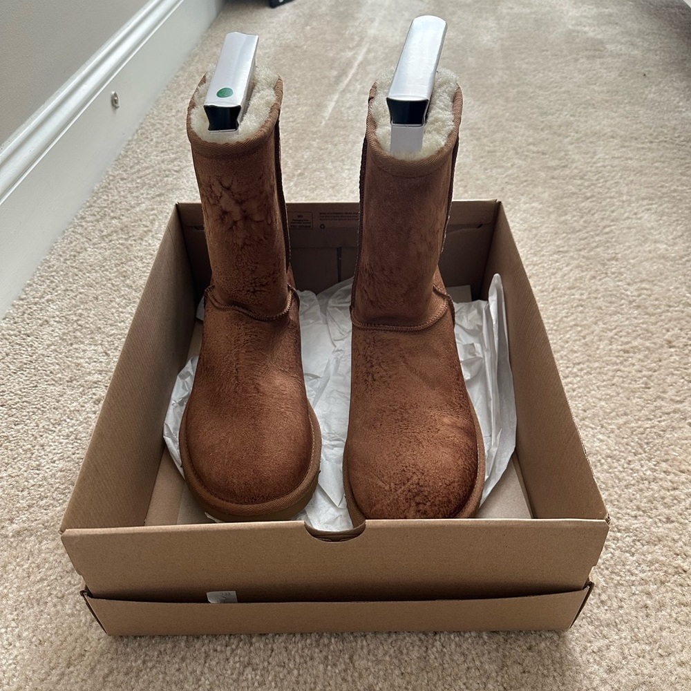 UGG Women's Classic Short II Chestnut Size 10